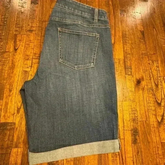 TALBOTS Girlfriend Style Denim Shorts - Size 12, Flawless Condition - Picture 7 of 9